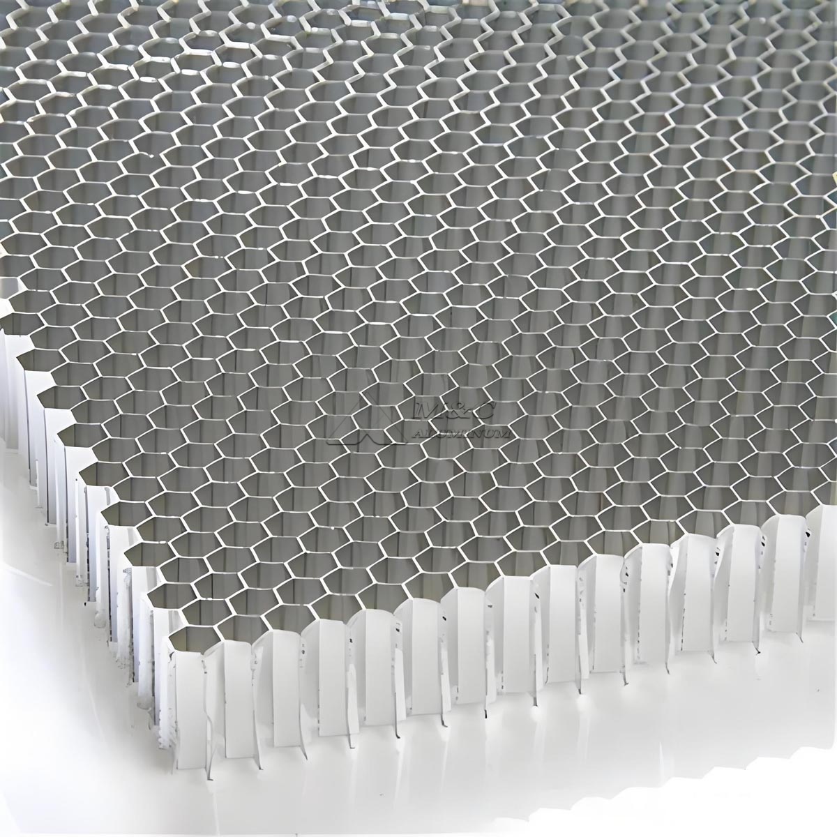 Comparaison des performances des feuilles d'aluminium 3003 et 5052 pour les applications &agrave; &acirc;me en nid d'abeille en aluminium