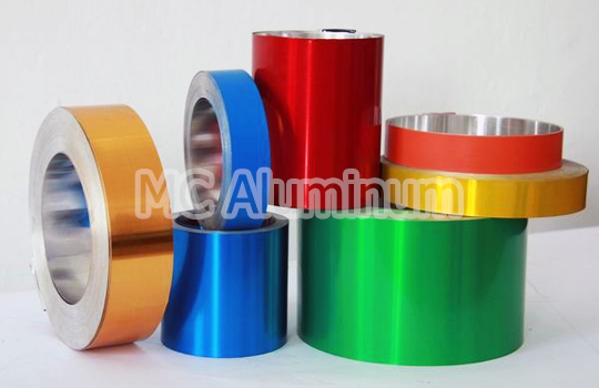 Papel de aluminio de colores.